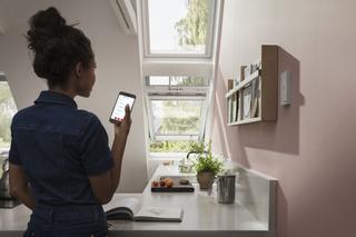 VELUX ACTIVE kompatybilny z Google Assistant, czyli sterowanie oknami za pomocą głosu