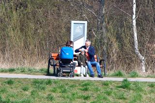 Wałęsa na spacerze z córką