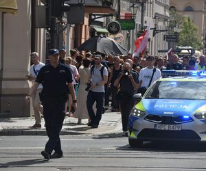 Marsz Milczenia dla Klaudii w Toruniu. „Niech nasza cisza przemówi głośniej niż słowa” [GALERIA]
