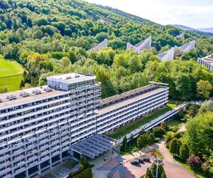 Najdziwniejszy budynek w województwie śląskim. To betonowa Utopia w Sercu Beskidów