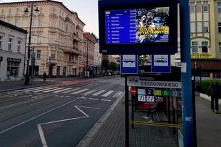 Policjanci z Bydgoszczy szukają ludzi do pracy, gdzie się da. Ogłoszeń nie sposób przegapić