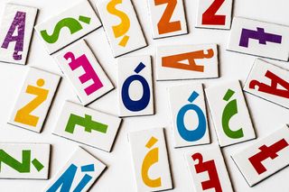 QUIZ. Sobotnia ortografia. Najtrudniejsze polskie słowa z H i CH! Hardkor czy chardkor?