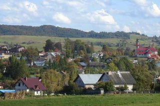 Średnia Wieś - w XV wieku ta wieś na Podkarpaciu była własnością Matiasza ze Zboisk. Jego wnuk zapoczątkował słynny ród