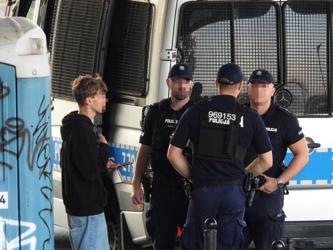 Wypadek na Bulwarach Wiślanych. 15 latka spadła z mostu.