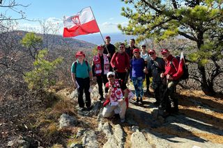 Patriotyczna wspinaczka i „Rota” w miejscu śmierci polskiego oficera. Włóczykije świętowali po swojemu