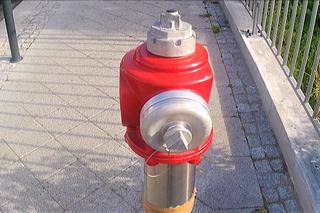 Hydrant i inne przeszkody na ulicy Asnyka