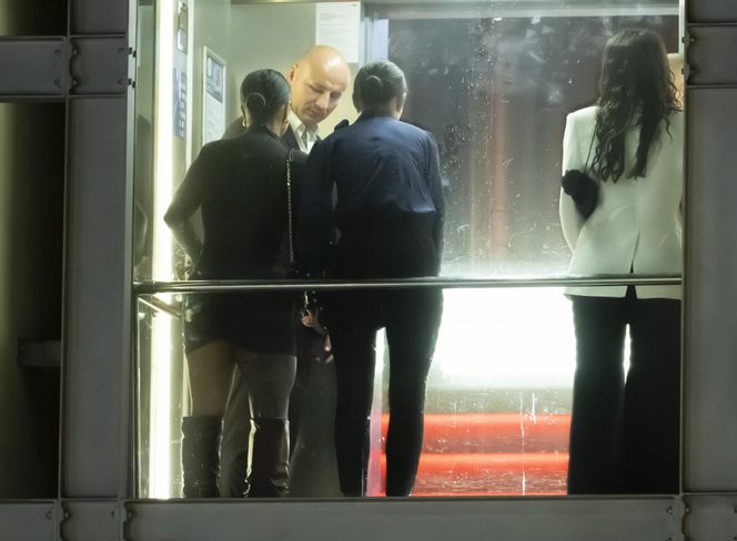 Artur Szpilka na sushi z najbliższymi po premierze filmu "Szpilka"