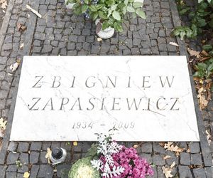 Tak wyglądają groby Zapasiewicza, Tyma, Kołaczkowskiej, Stoparczyk