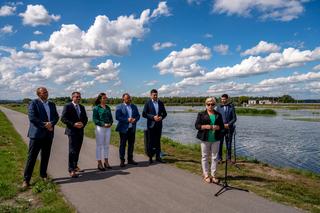 Rowerem na pociąg. Ścieżka na Kanale Łączańskim to nie tylko piękne widoki