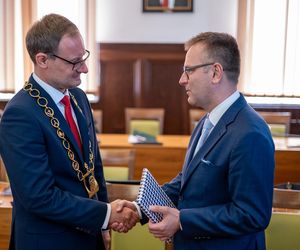 Zaprzysiężenie nowego prezydenta Zabrza. Kamil Żbikowski złożył ślubowanie i zwrócił się do mieszkańców