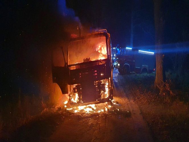 Ciężarówka płonęła jak pochodnia! Droga była zablokowana