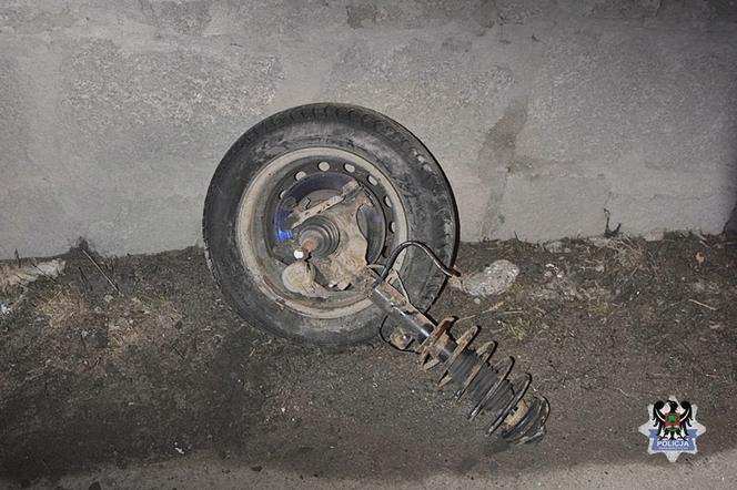 Wjechał w mur oddzielający drogę od koryta rzeki. Był kompletnie pijany [ZDJĘCIA]