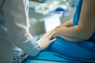 Lekarz z Ostrołęki oskarżony o śmierć dziecka! Wstrząsające ustalenia śledczych
