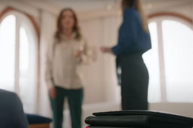 Wreszcie okaże się, że Asu znalazła jej portfel pod łóżkiem! Songul znów się upiecze! 