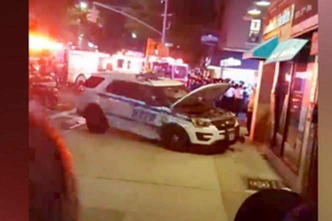 Radiowóz NYPD wjechał w pieszych