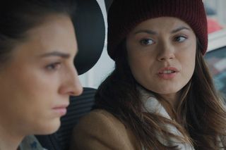 M jak miłość odcinek 1871 ostatni - finał sezonu. Kasia (Paulina Lasota), laborantka Anna Sokołowska (Katarzyna Russ) 