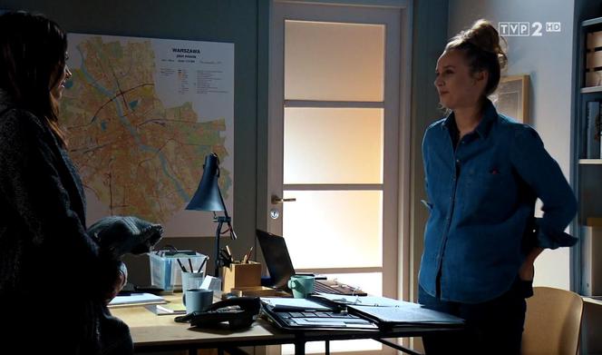 M jak miłość, odc. 1501. Ola Łęcka (Katarzyna Mosek), Iza (Adriana Kalska)