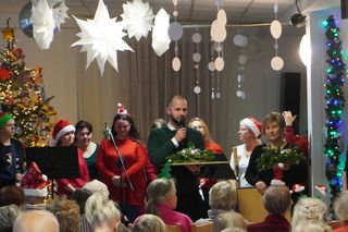 Rozdanie prezentów w DPS Romera