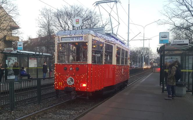 Świąteczny tramwaj na ulicach Gdańska. Tym razem – bez pasażerów  