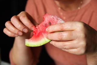 Nie spodziewasz się, że ta część arbuza jest zdrowa. Dlaczego warto jeść pestki arbuza?