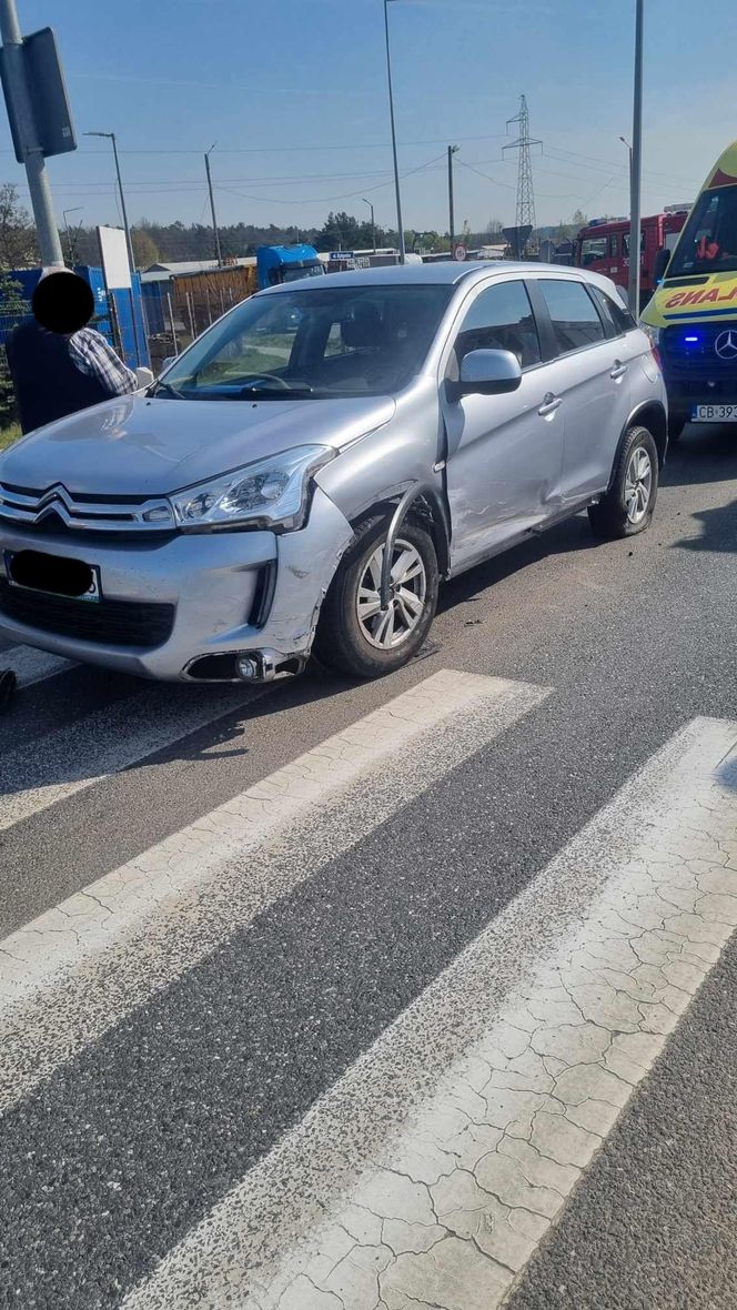 Wypadek na DK 10 pod Bydgoszczą. Trzy osoby trafiły do szpitala!