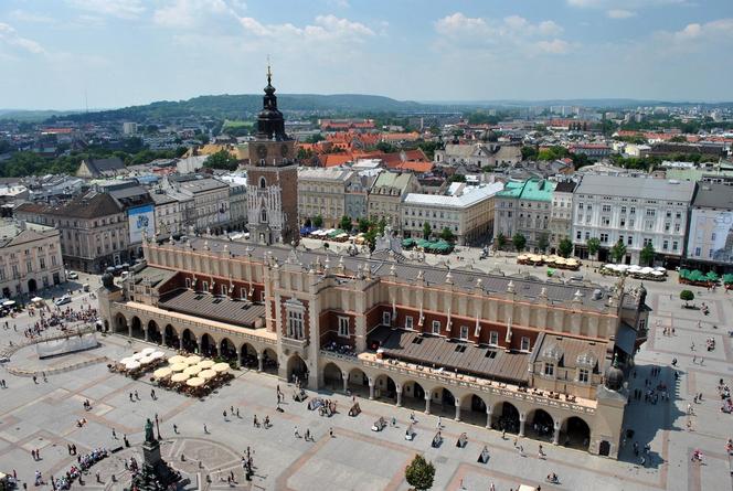 Rynek Główny, Sukiennice