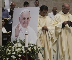 Księżna Kate nieobecna na pogrzebie papieża! Książę William był sam