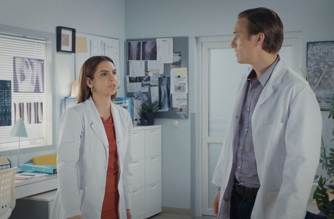 M jak miłość, odcinek 1850. Olek (Maurycy Popiel), Aneta (Ilona Janyst)