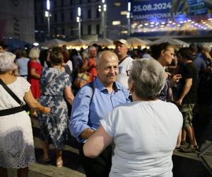 Potańcówka przed Teatrem Śląskim w Katowicach