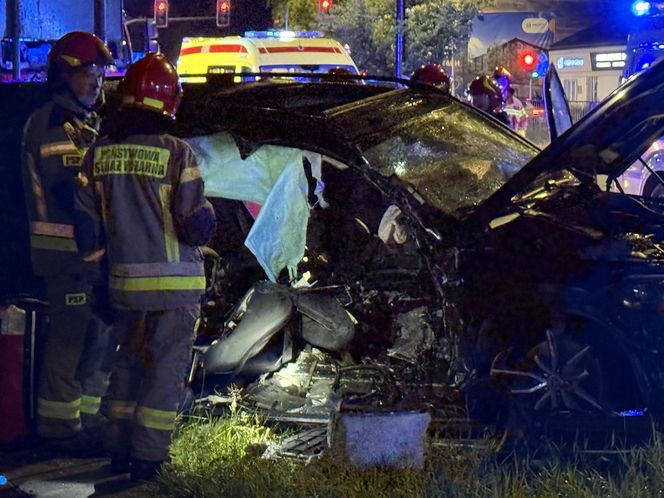  Tragedia na Modlińskiej. Dwie osobówki roztrzaskane. Są ofiary śmiertelne