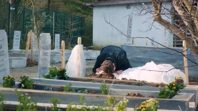 Serce Kuzeya pękło na cmentarzu: rozdzierające sceny przy grobie Elif