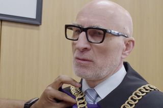 M jak miłość po wakacjach. sędzia w sprawie Święcickiego