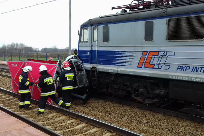 Podkarpacie: Tragedia na przejeździe kolejowym w Krzemienicy. Nie żyje kobieta