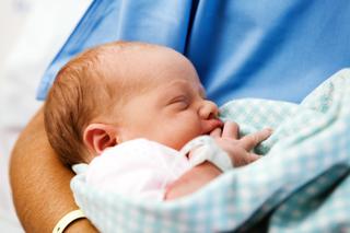 Czy za poród rodzinny trzeba płacić? Czy opłata za poród jest zgodna z prawem?
