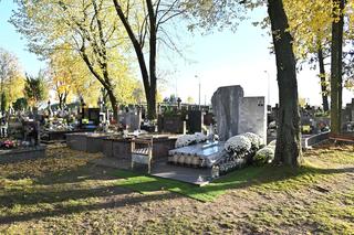 Król hoteli spoczął pod Warszawą. Grób Tadeusza Gołębiewskiego robi wrażenie. Przepych aż bije po oczach