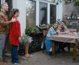 M jak miłość odc. 1881. Dima (Michaił Pszeniczny), Julia (Marta Chodorowska), Magda (Anna Mucha), Andrzej Budzyński (Krystian Wieczorek)