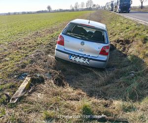 Wypadek na DK12 koło Leszna. 18-letni kierowca w szpitalu