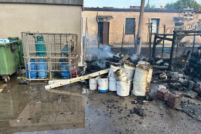Potężny pożar w Żorach. Seria wybuchów butli gazowych i ewakuacja mieszkańców. Zatrzymano jedną osobę
