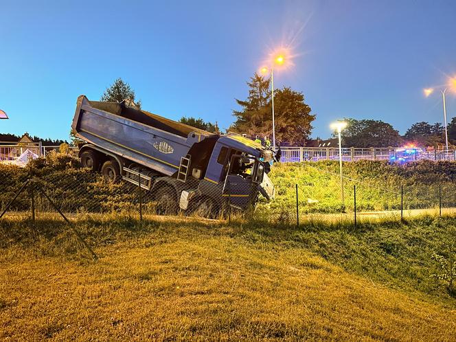 Karambol w Olsztynie. Pijany kierowca staranował autobus