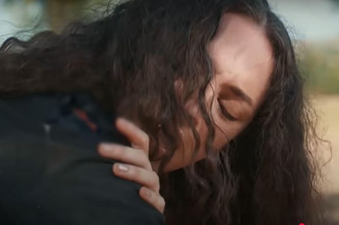 Nana zostanie ugodzona siekierą! 