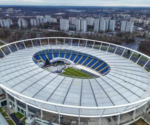 Budowa scen sylwestrowych na Stadionie Śląskim