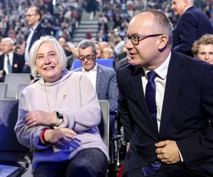 Konwencja KO w Gliwicach. Tusk, Trzaskowski, Protest związkowców i sprzedaż flag Polski i UE