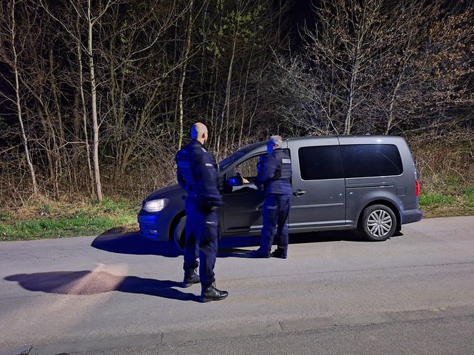 Zabójstwo 16-letniego Szymona w Tarnowie. W miejscu tragedii płoną znicze