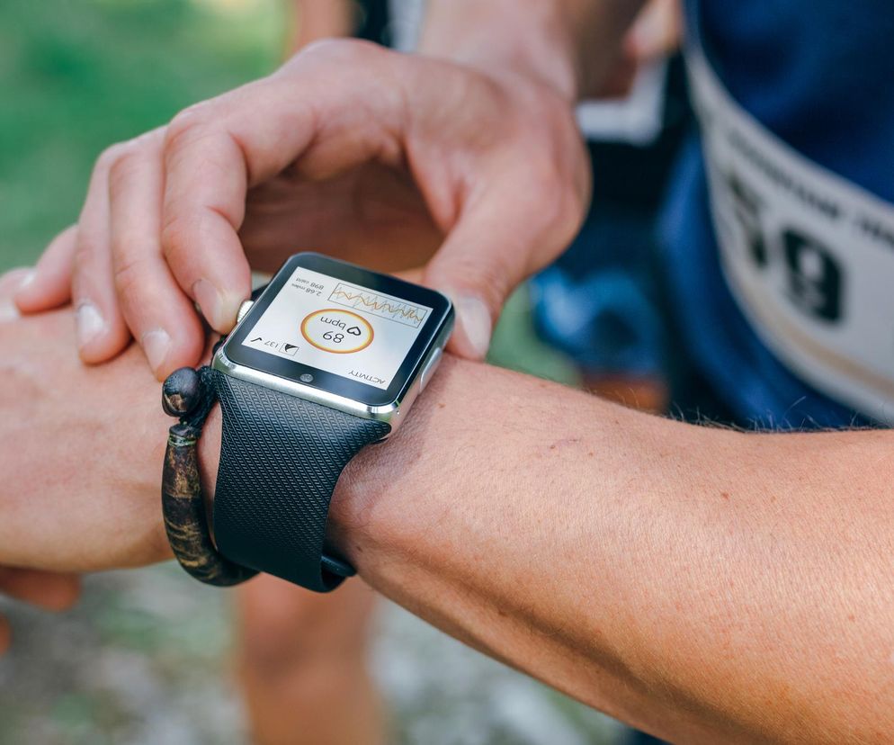 Badanie: opaski i zegarki sportowe nie pokazują rzeczywistych wartości parametrów wydolnościowych