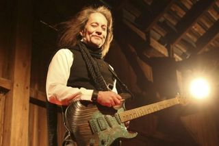 Jake E. Lee został postrzelony na ulicy. Jak do tego doszło? Gitarzysta odpowiada 