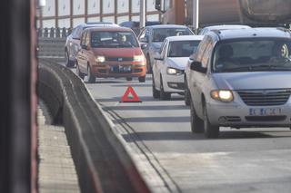 KARAMBOL na Trasie Siekierkowskiej w Warszawie. GIGANTYCZNE korki w stronę centrum