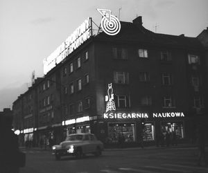 QUIZ PRL. Gdy cała Polska marzyła o szóstce. Pamiętasz te kolejki i bębnowe maszyny?