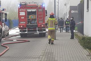 Warszawa: Ogromny pożar aut w parkingu podziemnym! Ewakuacja mieszkańców bloku [GALERIA]