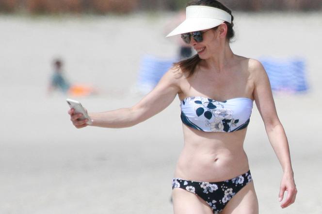 Agnieszka Dygant. Przykryła piersi chusteczką