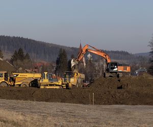 Zaczęły się prace nad odbudową tamy w Stroniu Śląskim. Grodza ma ochronić przed zalaniem mieszkańców